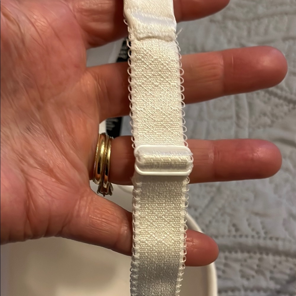 Vanity Fair White T-Shirt Bra with Adjustable Straps - Picture 9 of 9
